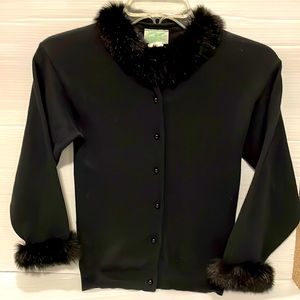 🌟HP🌟Julius Berger Girls Faux Fur Collar and Trim sleeves/ L/S sweater Size 7-8